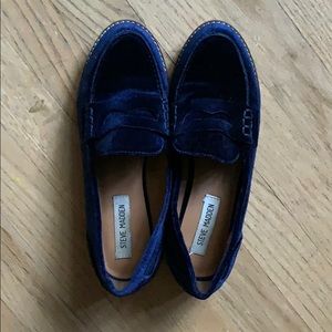 Blue velvet loafers by STEVE MADDEN
